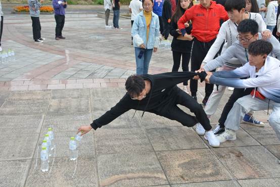 说明: C:\Users\Administrator\Desktop\10.31 76net必赢线路检测中心2019级新生团建活动\10.31”快来新启航,土木显力量“团建活动\DSC_9216.JPG