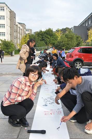 说明: C:\Users\Administrator\Desktop\10.31 76net必赢线路检测中心2019级新生团建活动\10.31”快来新启航,土木显力量“团建活动\IMG_20191031_223957.jpg